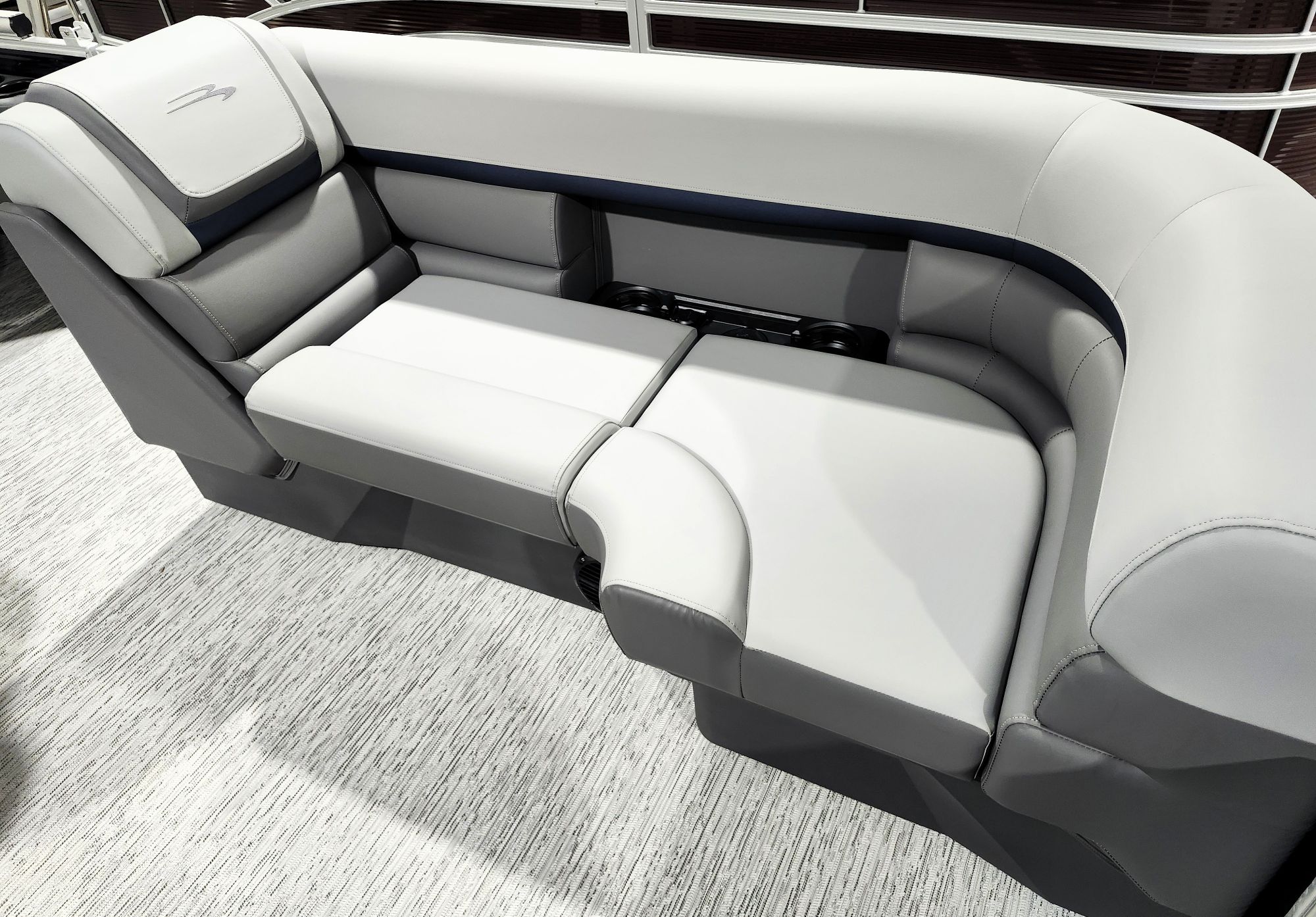 2027 Bennington 20' S Stern Radius Reserve - Image 8